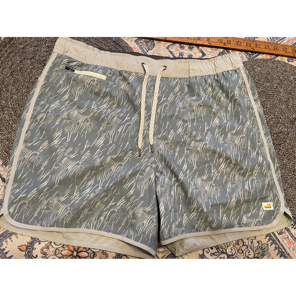 Vuori Banks Shorts Mens XL Sage Green Abstract Print Performance Swim Yoga V366